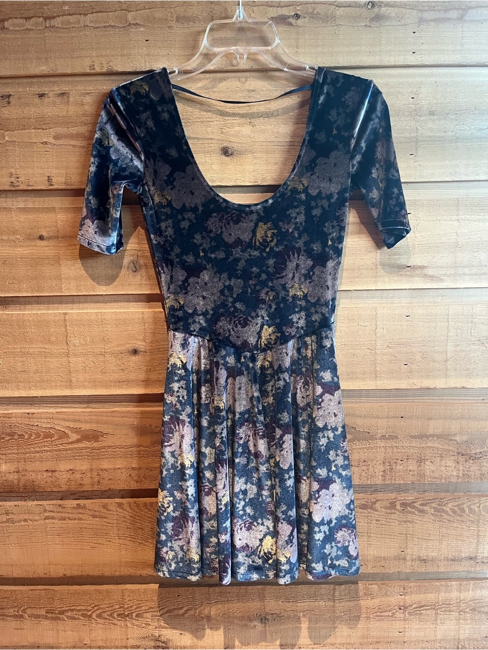 KIMCHI BLUE - Y2K Floral Velvet Scoop-Neck Dress - Black